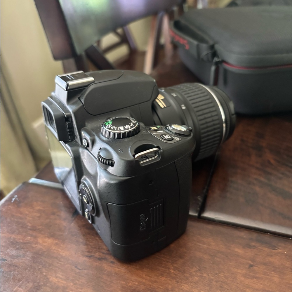 Nikon D40x with 18 - 55mm lens and full battery pack - Picture 2 of 5